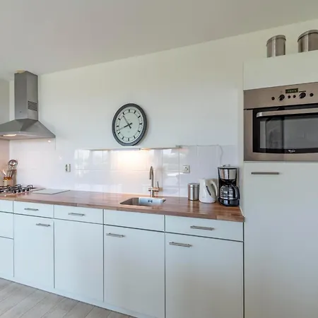 Modernly Within Groote Keeten